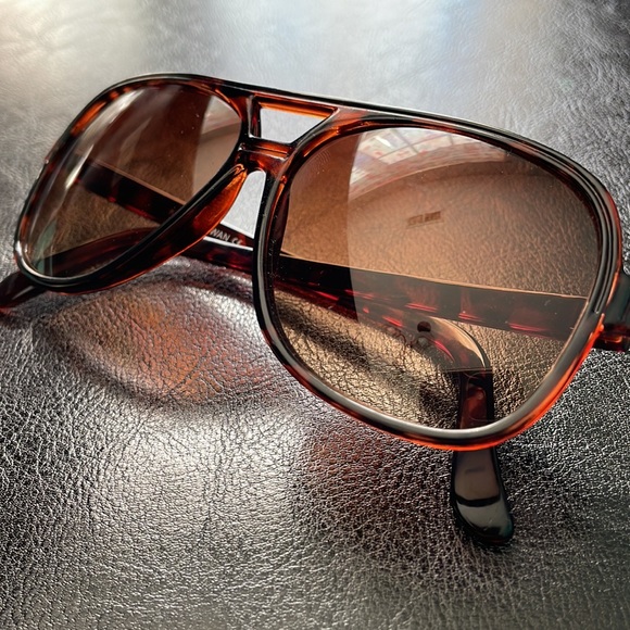 Dark tortoise sunglasses - Picture 2 of 6